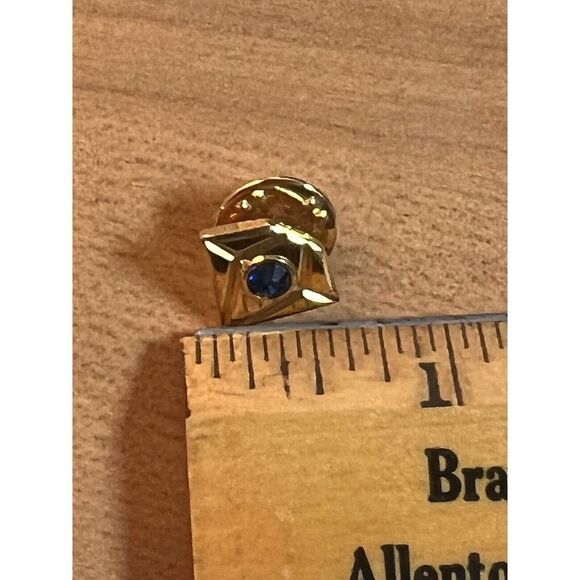 Assortment of 6 Pins Angels, Bowling, Flag - Picture 9 of 12